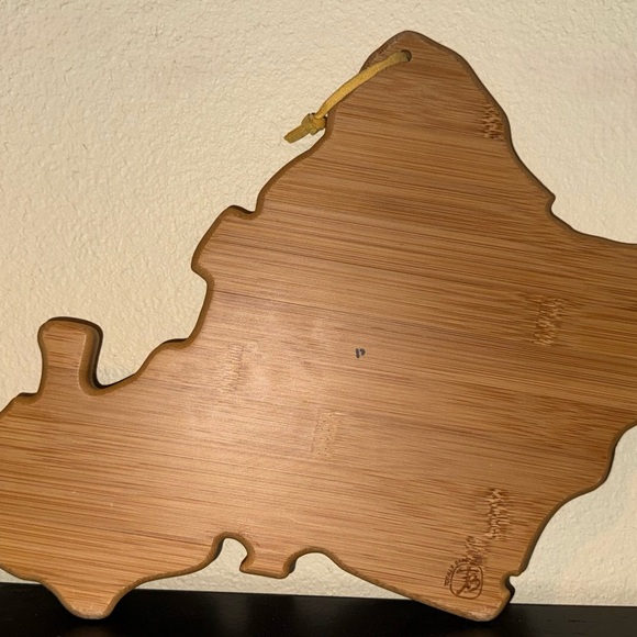 Totally Bamboo Destination Oahu Serving & Cutting Board Stamped Design 14x11inch - Picture 3 of 4